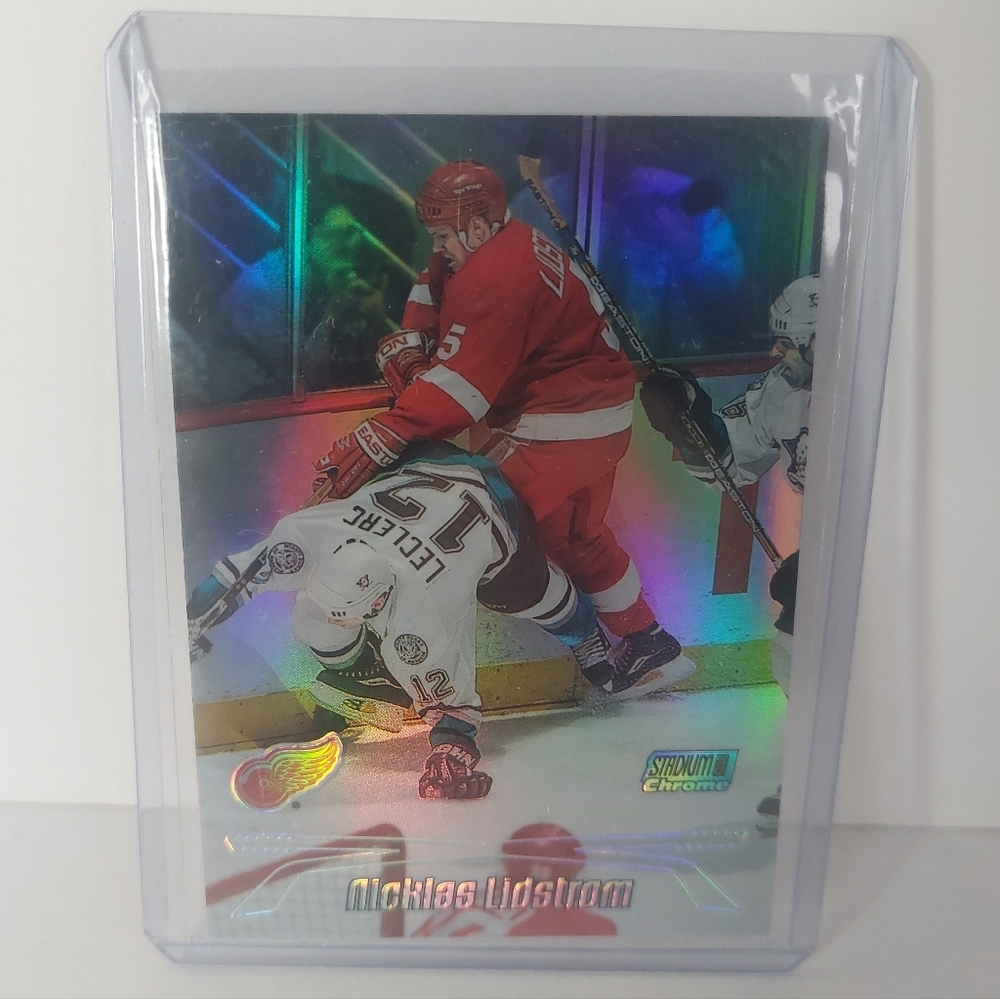 Nicklas Lidstrom HOF 1999/00 Topps Stadium Club - Chrome Refractor #10